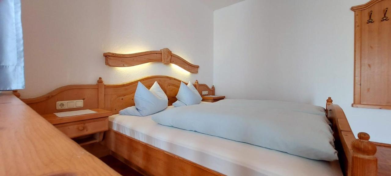 Neuburg am Inn Hotel-Restaurant Kreuzhuber מראה חיצוני תמונה
