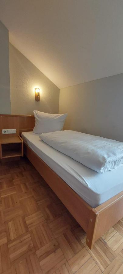 Neuburg am Inn Hotel-Restaurant Kreuzhuber מראה חיצוני תמונה