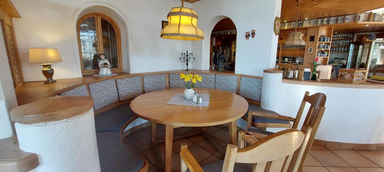 Neuburg am Inn Hotel-Restaurant Kreuzhuber מראה חיצוני תמונה