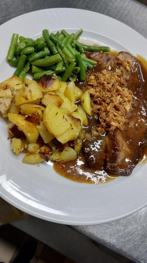 Neuburg am Inn Hotel-Restaurant Kreuzhuber מראה חיצוני תמונה