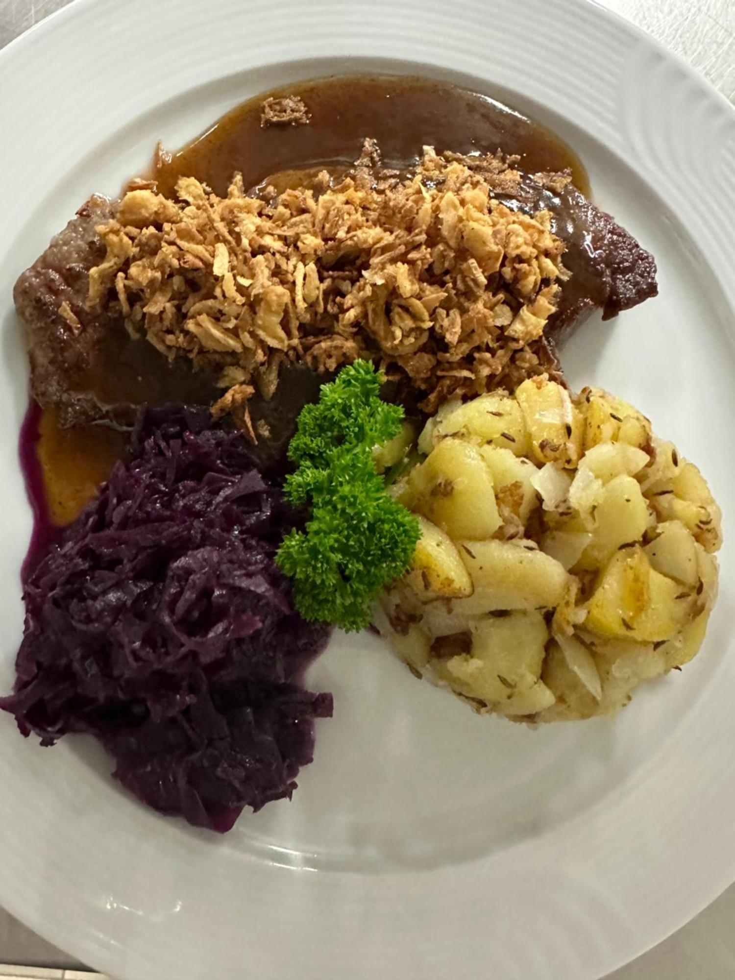 Neuburg am Inn Hotel-Restaurant Kreuzhuber מראה חיצוני תמונה